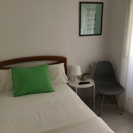 Отель Pension Rosalia De Castro Фос Экстерьер фото