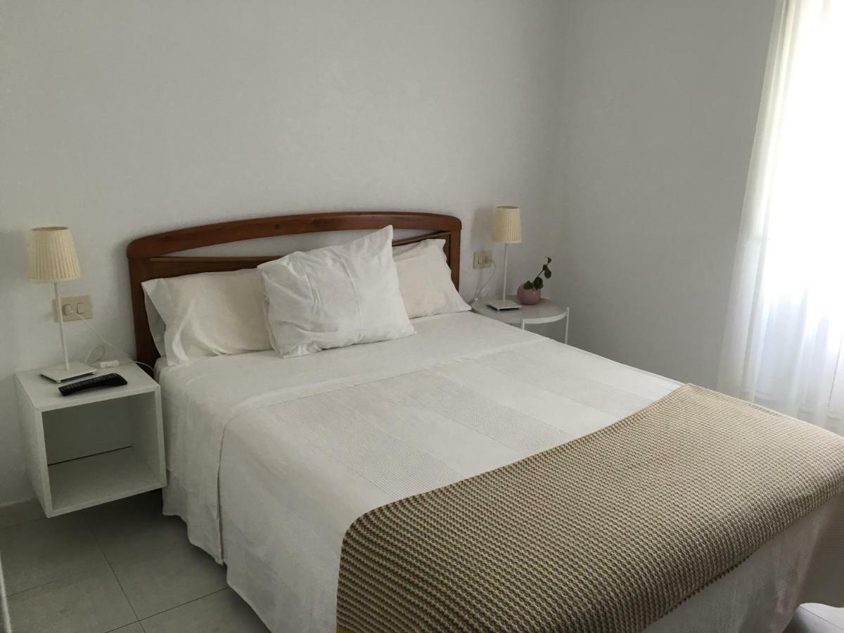 Отель Pension Rosalia De Castro Фос Экстерьер фото